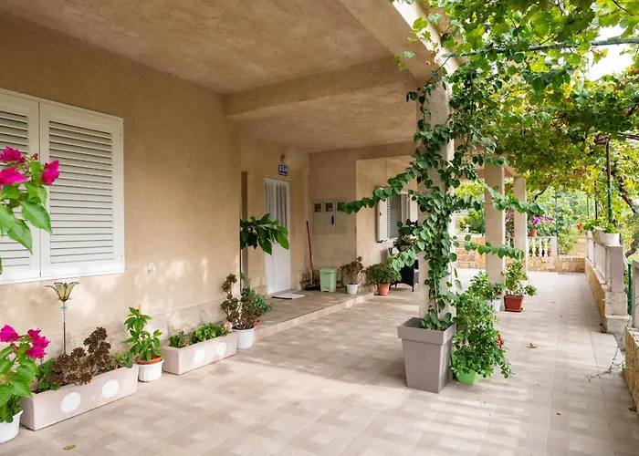 Apartman With Parking Space Lopar, Rab - 23736 *