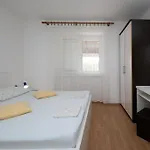 Apartamento With Parking Space Lopar, Rab - 23736