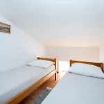 Apartamento With Parking Space Lopar, Rab - 23736