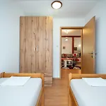 Apartamento With Parking Space Lopar, Rab - 23736 *