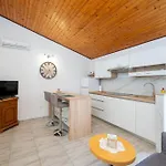Apartamento With Parking Space Lopar, Rab - 23736 *