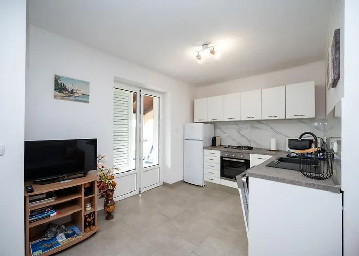 Apartamento With Parking Space Lopar, Rab - 23736
